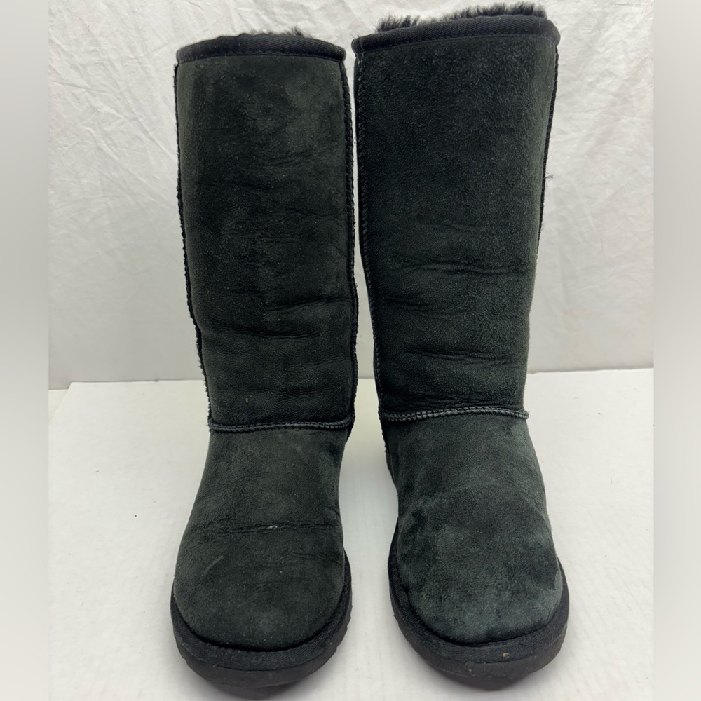 Classic Women's Black Suede Faux-Fur Lined Tall Boots, size 6, box 17